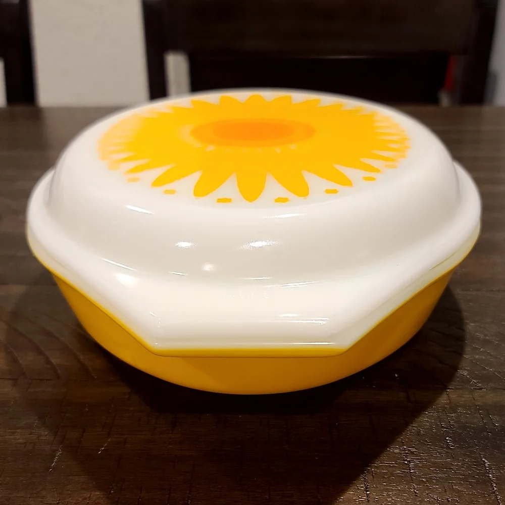 PYREX Vtg Sunflower Daisy Casserole Divided Dish With Lid 1 1/2 Quart